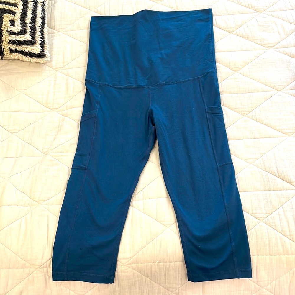 Kindred Bravely Louisa maternity and postpartum cropped legging